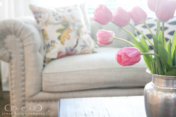 tufted-linen-sofa-with-pink-tulips