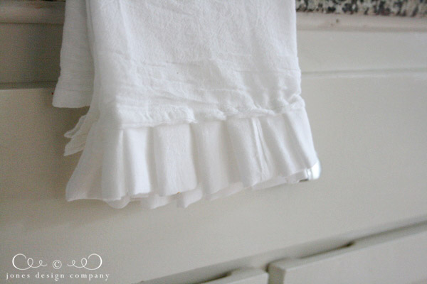 closeup-of-pleated-dishtowel